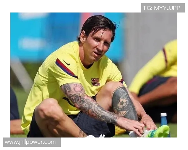 梅西独特足球明星纹身图案解析及其背后的故事与意义