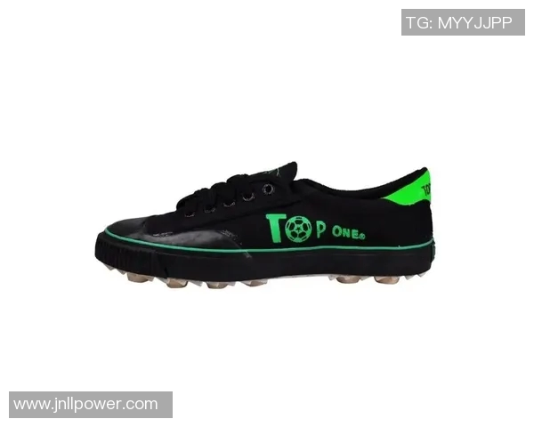 足球明星旧鞋背后的故事与传奇人物揭秘 足球明星旧鞋背后的故事与传奇人物揭秘