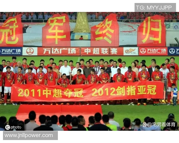 足球明星系列赛盛典开启球迷齐聚共庆足球激情与荣耀